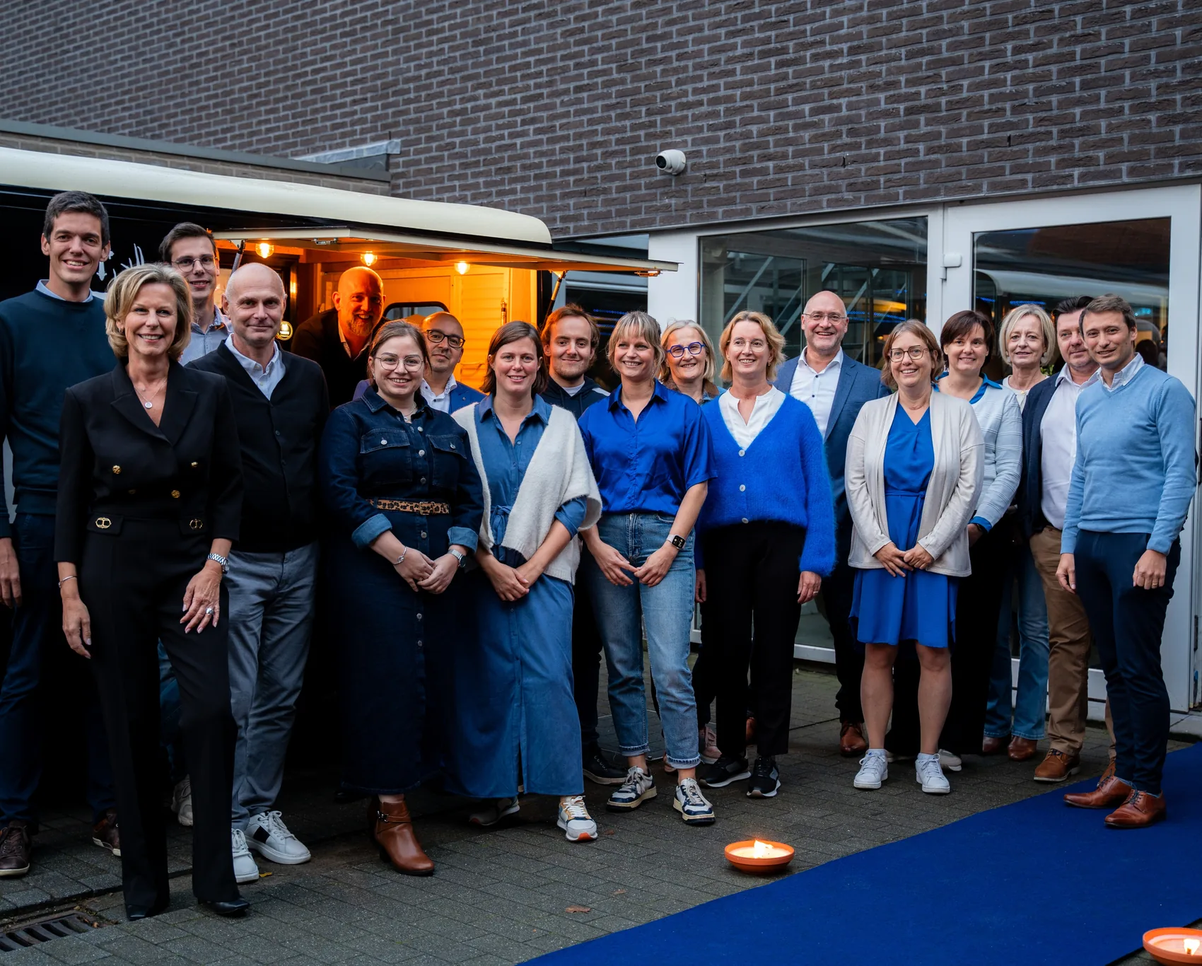 Het team van Camfisc voor het kantoor